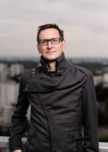 Christopher Lindinger, Univ.Prof. für Kunst und Digitalität an
der Universität Mozarteum Salzburg und Projektleiter des
X-Reality-Labors
