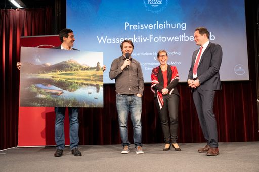 Vorschau Bild von Die Prämierung der Gewinner*innen des Wasseraktiv-Fotowettbewerbs
war ein Highlight der "Konsumdialoge".