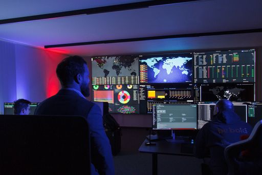  Ein Blick in das neue Cyber Security Operations Center von
techbold