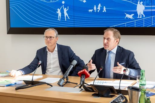 Dr. Wolfgang Urbantschitsch, LL.M. und Prof. DI Dr. Alfons Haber,
MBA, Vorstände der E-Control (v.l.)