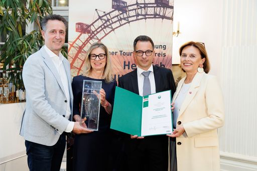  Tourismus-Obmann Markus Grießler, Frauenlauf-Organisatoren Ilse
Dippmann und Andreas Schnabl mit Tourismus-Staatssekretärin Susanne
Kraus-Winkler (v.l.).
