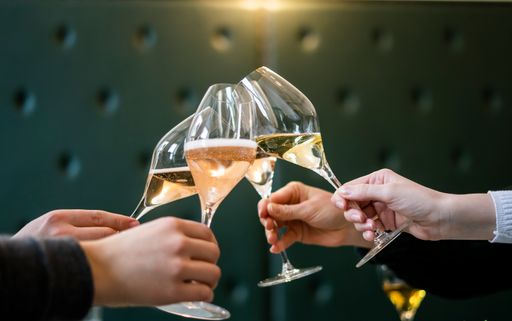  Gemeinsam das feine Prickeln im Glas feiern, dazu laden viele
österreichische Sekthersteller*innen von 18. bis 25. Oktober ein.