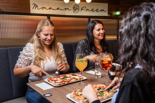 Mamma Pazza serviert klassische italienische Spezialitäten wie
zum Beispiel köstliche Pinsa.