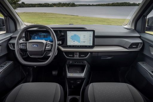 Vorschau Bild von Der E-Tourneo Courier besitzt ein hochmodernes, frei
konfigurierbares 12-Zoll-Display in der Instrumententafel, das durch
einen ebenfalls 12 Zoll großen Touchscreen in der Mittelkonsole
ergänzt wird. / Weiterer Text über ots und
https://www.ots.at/pressemappe/DE143363 / Die Verwendung dieses
Bildes für redaktionelle Zwecke ist unter Beachtung aller
mitgeteilten Nutzungsbedingungen zulässig und dann auch honorarfrei.
Veröffentlichung ausschließlich mit Bildrechte-Hinweis.