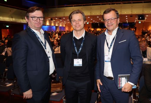 Vorschau Bild von ... Gerhard Hofer, Rainer Schüller und Manfred Perterer
diskutieren in „der Runde der Chefredakteure“ wichtige Fragen des
Tourismus.