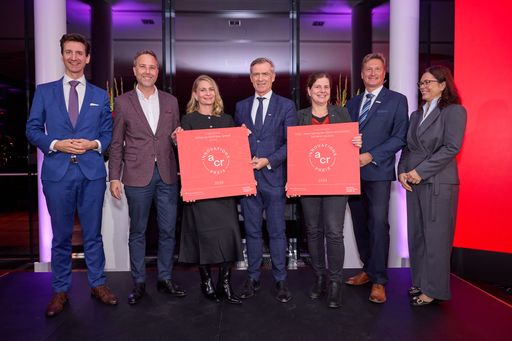  v.l.n.r.: Florian Frauscher, Sektionschef im Bundesministerium
für Arbeit und Wirtschaft, Thomas Maierhofer, designierter
Geschäftsführer Salzburg Wohnbau, Carina Niederhauser,
PR-Beauftragte Salzburg Wohnbau, Heimo Berger, Vize-Präsident der
VÖZ, Claudia Dankl, stellvertretende Geschäftsführerin der VÖZ,
Stefan Krispel, Geschäftsführer der Smart Minerals GmbH,
ACR-Präsidentin Iris Filzwieser