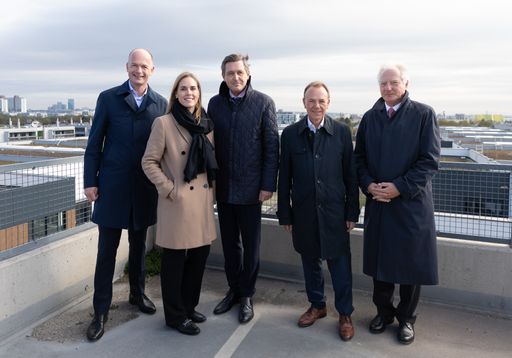 Vorschau Bild von Präsentation City Park Vienna v.l.n.r.: Mag. Andreas Liebsch /
geschäftsführender Gesellschafter von GO ASSET Development Viktoria
Hartl / Nuveen Management Austria, Wiener Finanz- und
Wirtschaftsstadtrat KR Peter Hanke, Bezirksvorsteher Gerald Bischof,
Kari Kapsch
