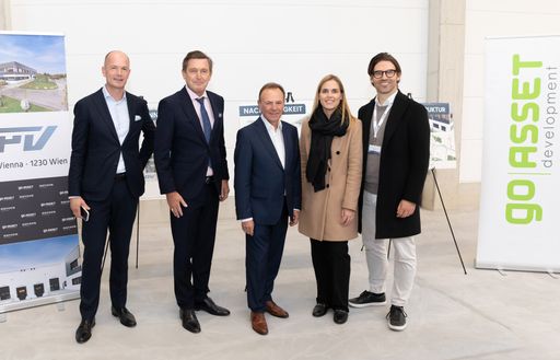 Vorschau Bild von Präsentation City Park Vienna v.l.n.r.: Mag. Andreas Liebsch,
geschäftsführender Gesellschafter von GO ASSET Development, Finanz-
und Wirtschaftsstadtrat KR Peter Hanke, Bezirksvorsteher Gerald
Bischof, Viktoria Hartl / Nuveen Management Austria, Konrad Indra /
Go Asset