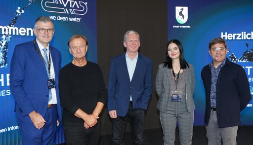 Vorschau Bild von Die ORF Stars auf der Bühne des 12.Kitzbüheler Wasser- &
Energiesymposium der VTA