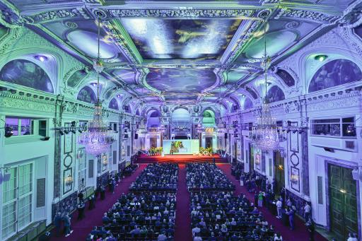 Vorschau Bild von Der Festsaal der Hofburg erstrahlte ganz im Glanz des Mottos
"Sustainability: Turning Intention into Impact!"