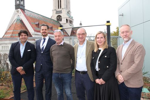 Vorschau Bild von Bildtext: Gastgeber Prim. Doz.Dr. Edmund Cauza (links im Bild)
mit OA Ass. Prof. Priv.-Doz. Dr. Roland Kocijan (Hanusch
Krankenhaus), OA Dr. Georg Gonda (Herz-Jesu Krankenhaus), Ass.Prof.
Priv.-Doz.Dr. Hans Kiener (AKH Wien), OÄ Dr. Lea Verner (Herz-Jesu
Krankenhaus), OA Dr. Frank Schneider-Sonnweber (Herz-Jesu
Krankenhaus)