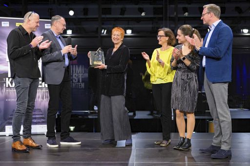 vlnr.: Bestseller-Autor Bernhard Aichner, Markus Hatzer vom
Haymon Verlag, Krimipreisträgerin Eva Rossmann, Andrea Rainer
Prijektleiterin Krimifest bei der Region Wörthersee Rosental, Linda
Müller vom Haymon Verlag, Peter Peschel GF Region Wörthersee
Rosental