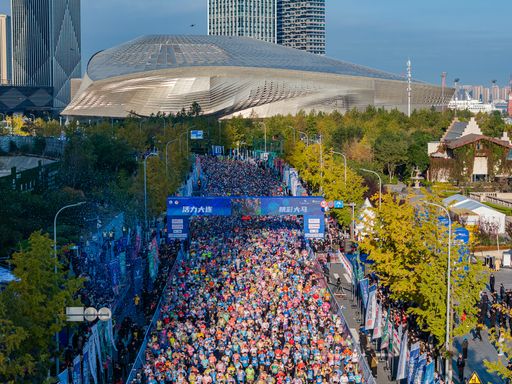  The 34th Dalian Marathon witnessed 30,000 participants start the
race at the sound of the starting gun. / Weiterer Text über ots und
www.presseportal.de/nr/172242 / Die Verwendung dieses Bildes für
redaktionelle Zwecke ist unter Beachtung aller mitgeteilten
Nutzungsbedingungen zulässig und dann auch honorarfrei.
Veröffentlichung ausschließlich mit Bildrechte-Hinweis.