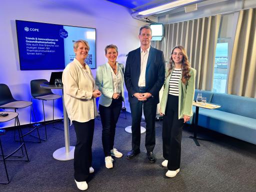 vlnr: Nicola Dietrich (COPE), Birgit Weber (Kwizda Pharmahandel),
Dr. Fritz Gamerith (Schwabe Austria), Viktoria Wimmer (Schwabe
Austria),