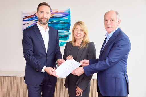 v.l.n.r. Daniel Schützenauer (Geschäftsführer, Sico Technology),
Nina Dohrau (Geschäftsführerin, aws Mittelstandsfonds-) und Walter
Nadrag (Gründer und Geschäftsführer, Sico Technology)
