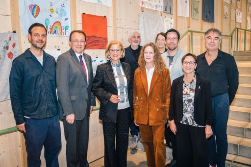  Tarun Kade, Matthias Stadler, Johanna Mikl-Leitner, Thomas Pulle,
Mona Jas, Marie Rötzer, Andreas Fränzl, Martha Keil und Paul Gessl.