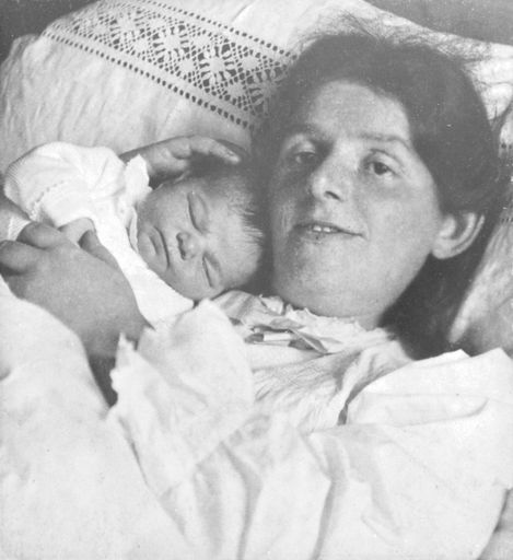 Vorschau Bild von Paula Modersohn-Becker mit ihrer Tochter Mathilde, 1907,
Fotografie