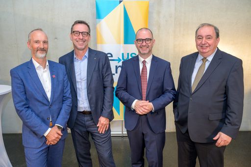  Erwin Fahrnberger (SWIETELSKY), Markus Engert (STRABAG), Dietmar
Prager (gf Vizebürgermeister der Stadt Linz) und Erich Haider
(Generaldirektor LINZ AG) beim Auftakt-Pressegespräch der
Kreislaufwirtschafts-Initiative re_use Linz am 24.10.2024 im Lentos
Kunstmuseum.