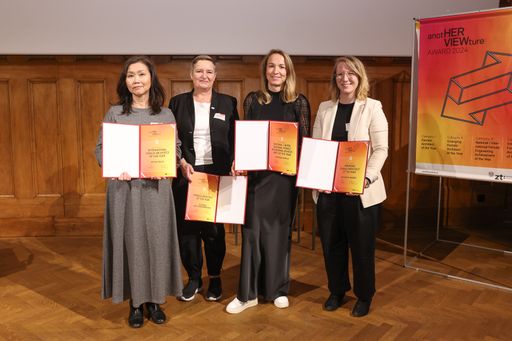 Miyuki Inoue, Susanne Veit-Aschenbrenner, Johanna Arnold, Eva
Maria Hierzer (v.l.n.r.)