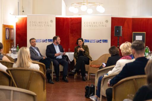 Vorschau Bild von Foto der Podiumsdiskussion mit Elisabeth Köstinger, Siegfried
Nagl und Ulrich Lanzer