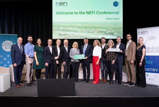  https://www.apa-fotoservice.at/galerie/38632 Innovationen und ein
agiles Netzwerk sind die Motoren der industriellen Transformation.
Für den wissenschaftlichen Austausch lud das Innovationsnetzwerk
NEFI-New Energy for Industry nationale und internationale
Expert:innen zur dritten Konferenz in Wien ein.