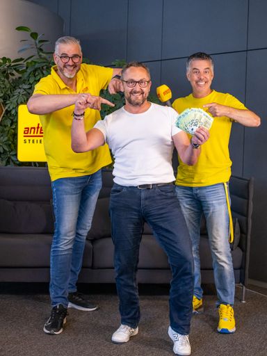 Vorschau Bild von Glücksmoment: Kandidat Adi freut sich über 1.000 Euro für die
Wahrheit!