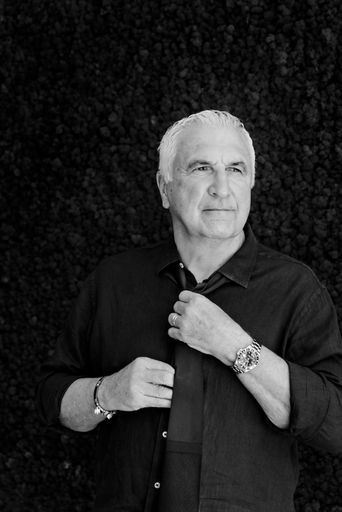 „Die regelmäßige Früherkennung hilft, damit die Gesundheit nicht
ins Abseits gerät“ erklärt Fußball-Legende Hans Krankl sein
Engagement für die Loose Tie-Aktion.