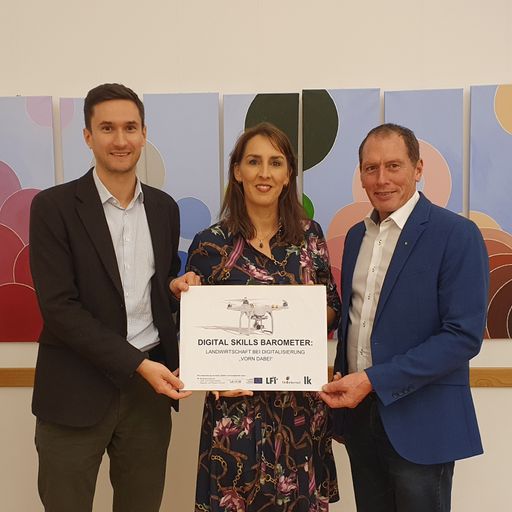 Der Leiter der Digitalisierungsagenden der LK Österreich, Martin
Hirt, die Obfrau des LFI Österreich und
LKÖ-Bildungsausschuss-Vorsitzende, Maria Hutter, und LKÖ-Präsident
Josef Moosbrugger