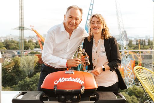 Gerhard Schilling GF Almdudler und Marina Freundl GF NAPOLEON