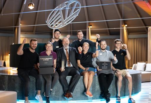  Das AVITA Team feiert seinen Erfolg