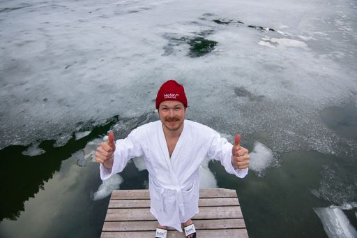  Für all jene, die das österreichische Lebensgefühl abseits der
Piste spüren wollen, hat die Österreich Werbung den „NoSki
Instructor“ geschaffen – einen „Skilehrer“ für
Nicht-Skifahrer:innen.