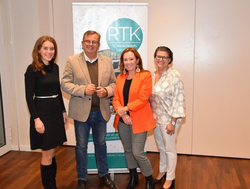 Vorschau Bild von RTK-Generalversammlung 2024: RTK-Präsident Thomas Ziegler mit dem
RTK-Team v.l. Carina Kapeller, Uschi Huber und Ebru Z. Oucherif.