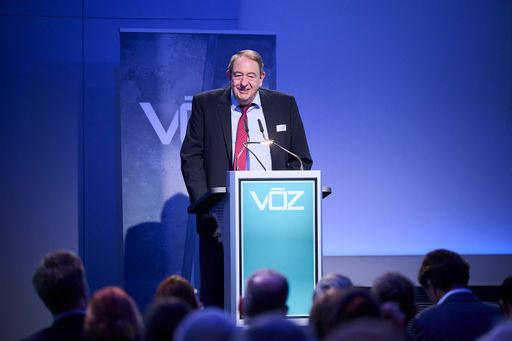 Vorschau Bild von Horst-Michael Ludwig, Bauhaus-Universität Weimar hielt die
Keynote „Zemente der Zukunft“.