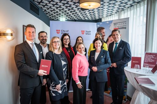  Oliver Stribl (Wien Holding), Clemens Pig (APA), Susanne Ebm
(Flughafen Wien AG), Corinna Drumm (VÖP), Laura Sanjath (A1 Telekom
Austria), Sophie Martinetz (WU Wien) , Barbara Czak-Pobeheim (FH
Technikum Wien), Natalie Ségur-Cabanac (T-Mobile Austria GmbH),
Stadtrat Peter Hanke