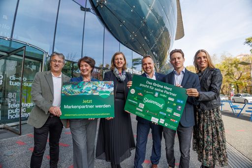  Manfred Hohensinner (frutura), Kathryn List (AVL List),
Tourismuslandesrätin Barbara Eibinger-Miedl, Michael Feiertag
(Steirische Tourismus und Standortmarketing GmbH), Florian
Pachleitner (Michael Pachleitner Group), Elisabeth Mittelbach-Krenn
i.V. für Andreas Cretnik (ALWERA Gruppe)