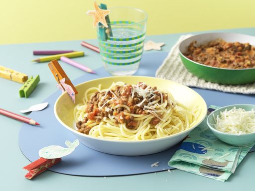 Besucher:innen der Interpädagogica können Speisen wie das
Linsensugo am Stand von GOURMET Kids verkosten.