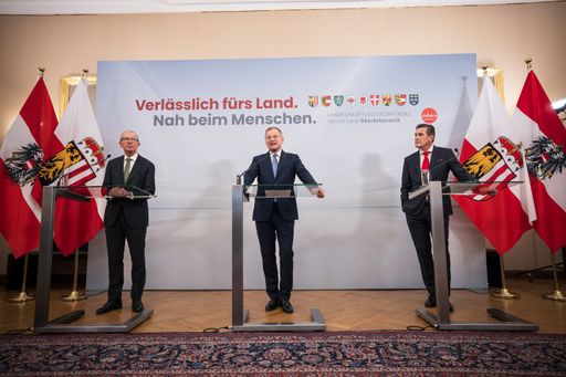 Präsentierten die Ergebnisse der Konferenz der
Landes-Finanzreferenten: LH Dr. Wilfried Haslauer (Salzburg), LH
Mag. Thomas Stelzer (OÖ) und Stadtrat Peter Hanke (Wien)
