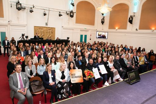 https://www.apa-fotoservice.at/galerie/38273 Wien.
BEST-RECRUITERS-Verleihung Österreich 2024/25 Präsentation der
Studienergebnisse und Auszeichnung der Branchensieger der
BEST-RECRUITERS-Studie Österreich 2024/25 im Lorely-Saal in Wien