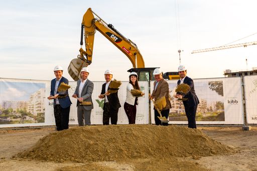  Fotobeschreibung: (v.l.n.r.): Thomas Auböck, Geschäftsführung
KIBB Immobilien; Dieter Schreiner, Hochbau Wien Strabag AG; Martin
Kaftan, Direktionsleitung Strabag AG; Birgit Müllner, Projektleitung
KIBB Immobilien; Volker Rohde, Geschäftsführung KIBB Immobilien;
KIBB Immobilien; Matthias Ristl, Hochbau Wien Strabag AG;