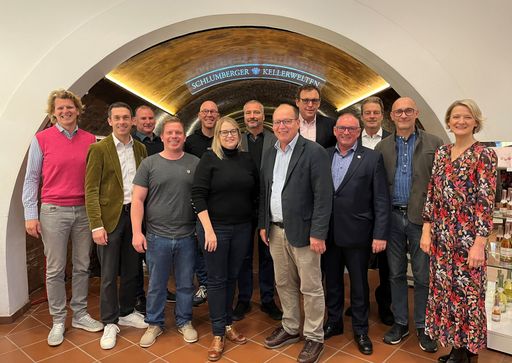  Die Mitglieder des Österreichischen Sektkomitees wählten Aurore
Jeudy, Kellermeisterin der Sektkellerei Schlumberger, einstimmig zu
ihrer neuen Vorsitzenden.