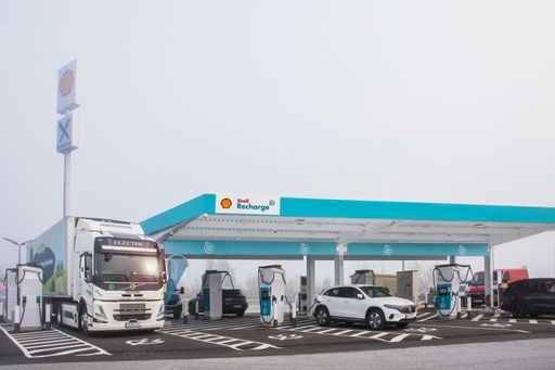 Vorschau Bild von Shell eröffnet ersten Hybrid-Ladepark für LKW und PKW in
Österreich