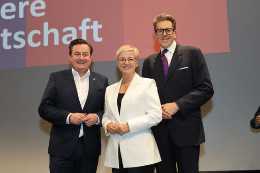 The Austrian Economic Association warmly congratulates Doris Hummer on her re-election as state chairwoman