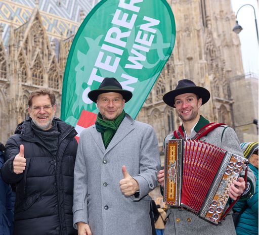 Andreas Zakostelsky, Obmann des Vereins der Steirer in Wien,
Stefan Schindler, Geschäftsführer des Tourismusverbands
Erlebnisregion Osteiermark und Paul Ehgartner, Vorstandsmitglied des
Vereins der Steirer in Wien und Murtaler Kirtagsmusiker (v.l.n.r.)