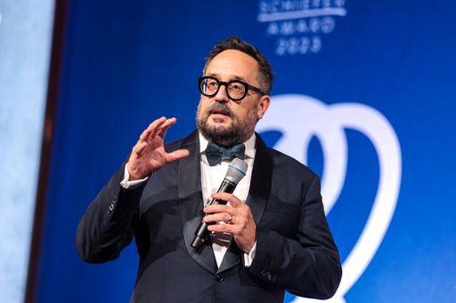 Vorschau Bild von Vergaberechtsprofi Martin Schiefer lädt eine Woche lang zu den
Schiefer Festspielen.