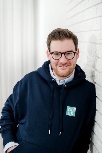  Clemens Kollmann, CSO & CMO bei call us Assistance International
GmbH, einem Partner für B2B-Kunden aus dem Finanz- und
Versicherungswesen, Industrie- und Automotive-Bereich sowie Handel
und Gewerbe.