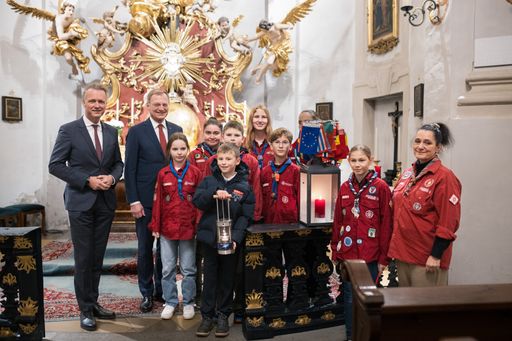 Vorschau Bild von Oberösterreich Übergabe des ORF-Friedenslichts in der
Wallfahrtskirche Christkindl bei Steyr