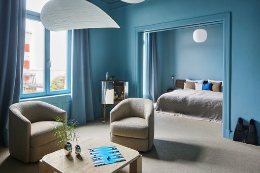  Die stilwerk Hotels gehören jetzt zum exklusiven Hospitality
Verbund Pretty Hôtels. Der Blick in die Suite des im Mai 2024
eröffneten stilwerk Strandhotel Blankenese in Hamburg zeigt warum:
Hier trifft kuratiertes Premiumdesign auf ein mutiges Farbkonzept -
zeitlos modern, dabei edgy und sehr besonders. Perfekt für
anspruchsvolle, designaffine Reisende weltweit. Das Pedant zum
Strand in der Stadt und genauso pretty: das stilwerk Hotel Heimhude.
/ Weiterer Text über ots und www.presseportal.de/nr/111570 / Die
Verwendung dieses Bildes für redaktionelle Zwecke ist unter
Beachtung aller mitgeteilten Nutzungsbedingungen zulässig und dann
auch honorarfrei. Veröffentlichung ausschließlich mit
Bildrechte-Hinweis.