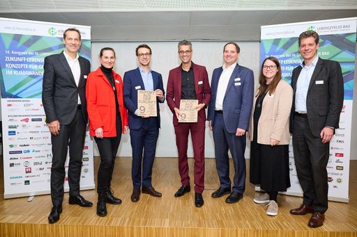  Präsentierten den neuen Trend-Report für die nachhaltige Bau- und
Immobilienwirtschaft: Wolfgang Kradischnig (DELTA), Margot
Grim-Schlink (e7), Christoph Müller-Thiede (M.O.O.CON), Dominik
Philipp (Dietrich | Untertrifaller), Klaus Reisinger
(ClimatePartner), Magdalena Prem (Heid & Partner Rechtsanwälte),
Stefan Rufera (KPMG) (v.l.n.r.) Copyright: Leo Hagen/IG Lebenszyklus
Bau