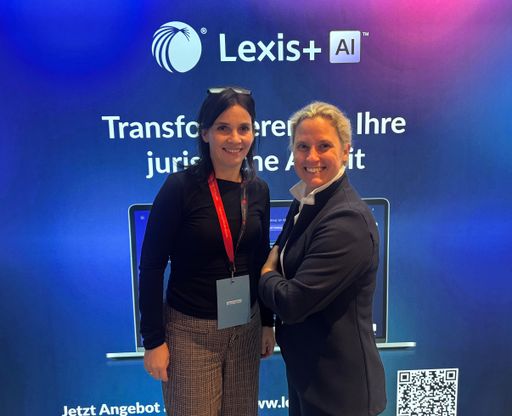 Susanne Mortimore (CEO LexisNexis Österreich) und Sophie
Martinetz (Future Law)