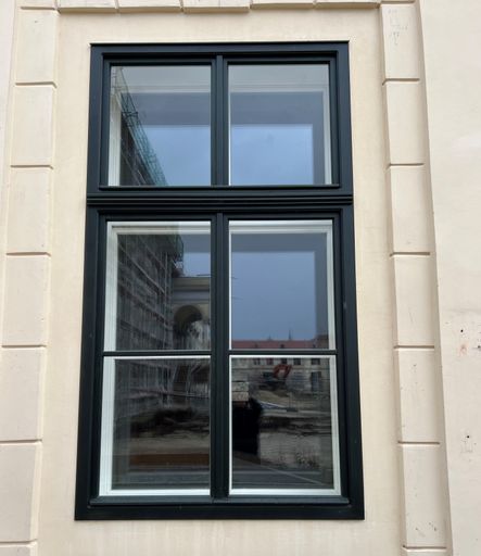  Foto des eingebauten Musterkastenfensters